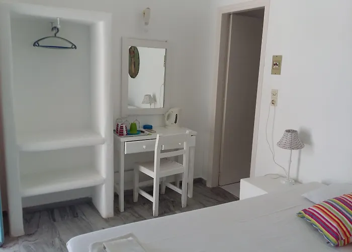 Galanis Place 招待所 3*