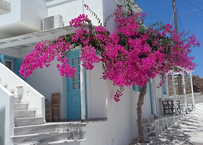 Galanis Place 招待所 3*