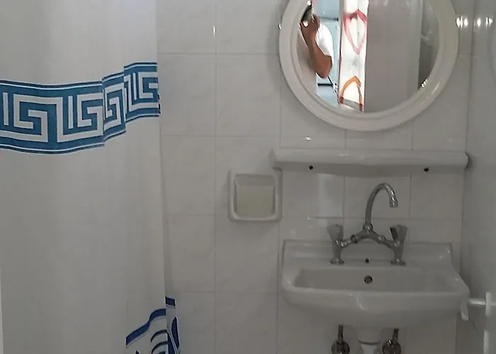 Galanis Place 招待所 3*